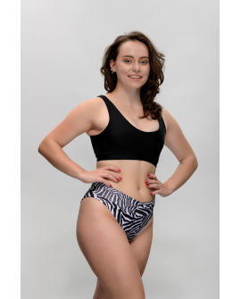 Basic pole dance and fitness top in black, comfortable sporty women's dancewear, front view,