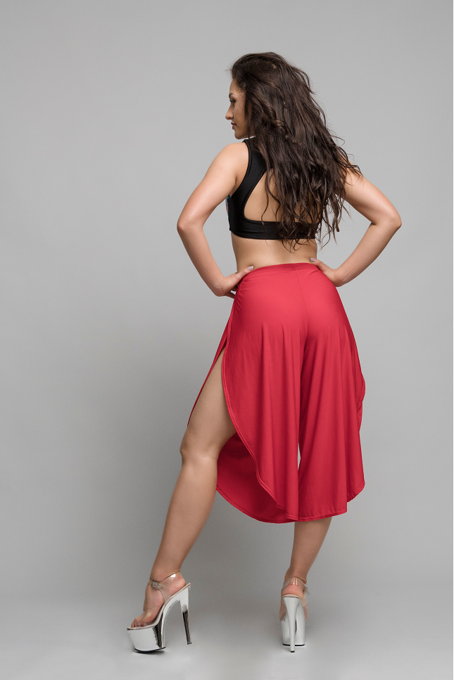 Boho pants in red – lightweight boho dance pants with elastic waistband, ideal for pole dance and high heels, back view