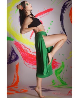 Boho pants in juicy green – side view showing flowing leg slits, perfect for exotic pole, floorwork and expressive dance styles