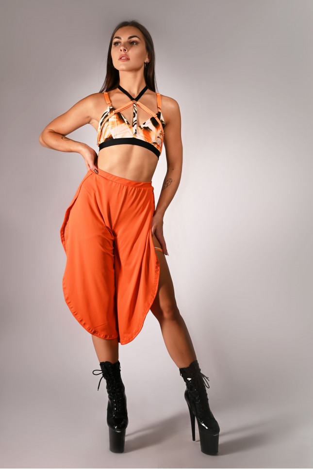 Boho pants in orange – flowing dance pants for pole dance, exotic pole, floorwork and belly dance, front view