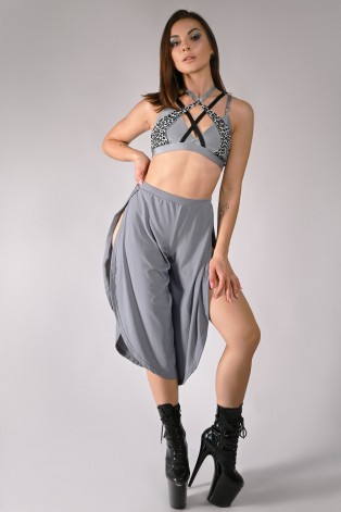 Boho pants in gray – flowing dance pants for pole dance, exotic pole, floorwork and belly dance, front view