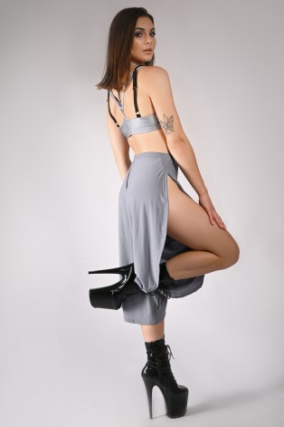 Boho pants in gray – side view showing flowing leg slits, perfect for exotic pole, floorwork and expressive dance styles