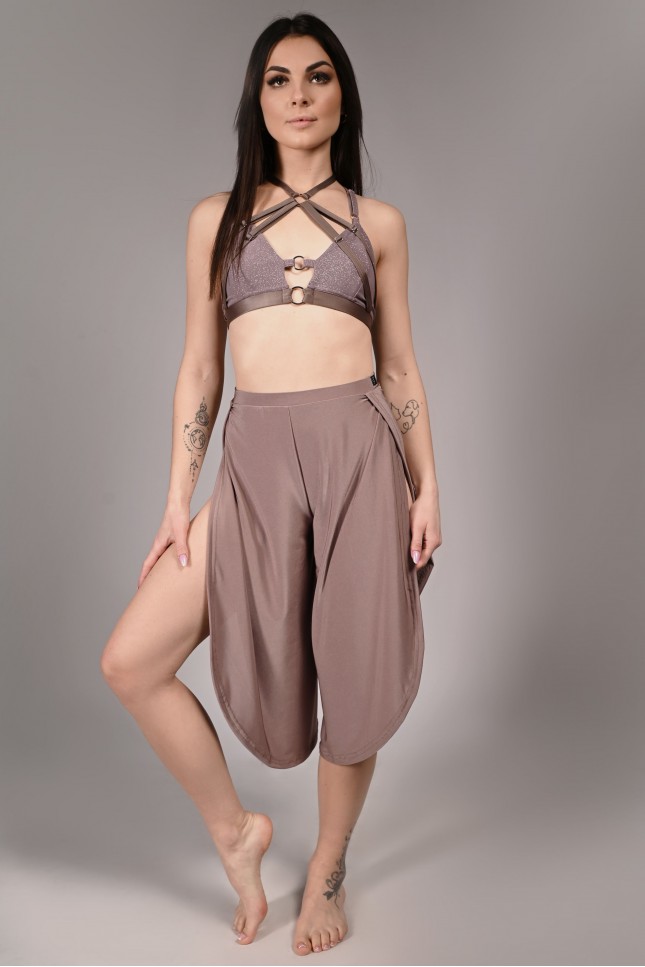 Boho pants in light brown – flowing dance pants for pole dance, exotic pole, floorwork and belly dance, front view
