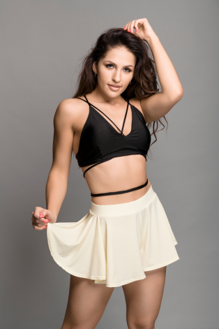 Boho shorts in yellow – front view showing flowing fabric and elastic waistband