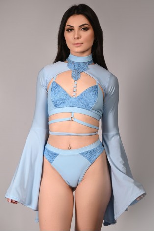 Yoga Top Wren in baby blue front view – flowing sleeve dance top
