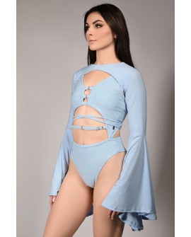 Yoga Top Wren in baby blue, side view – lightweight flowing sleeves