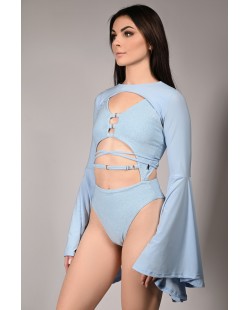 Yoga Top Wren in baby blue, side view – lightweight flowing sleeves