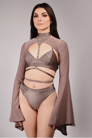 Yoga Top Wren in light brown front view – flowing sleeve dance top