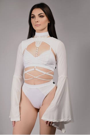 Yoga Top Wren in off white front view – flowing sleeve dance top