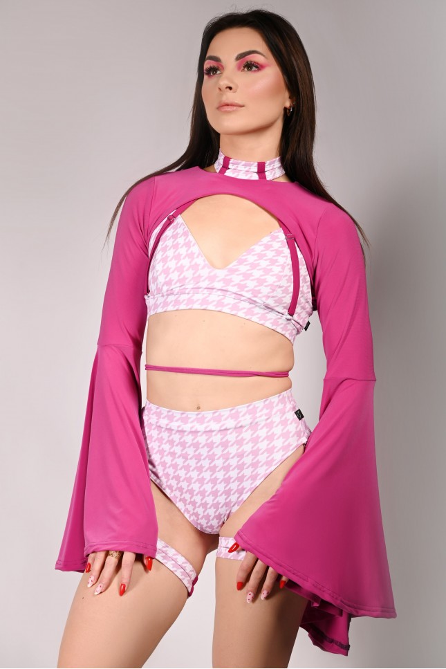 Yoga Top Wren in red plum front view – flowing sleeve dance top