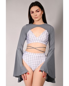 Yoga Top Wren in gray front view – flowing sleeve dance top