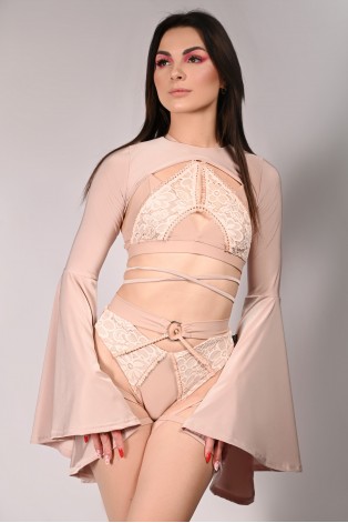 Yoga Top Wren in angel wing front view – flowing sleeve dance top