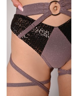 siren shorts in light brown, detail adjustable thigh straps close up