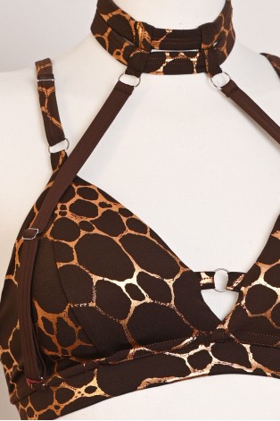Giraffe Set top close-up showing the gold giraffe-inspired pattern, front ring detail and adjustable straps