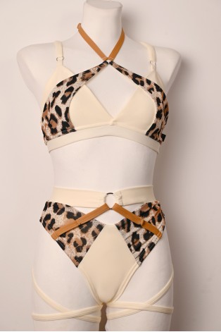 Caro Line Vanilla Leopard pole dance set in vanilla and leopard print, front view, size M